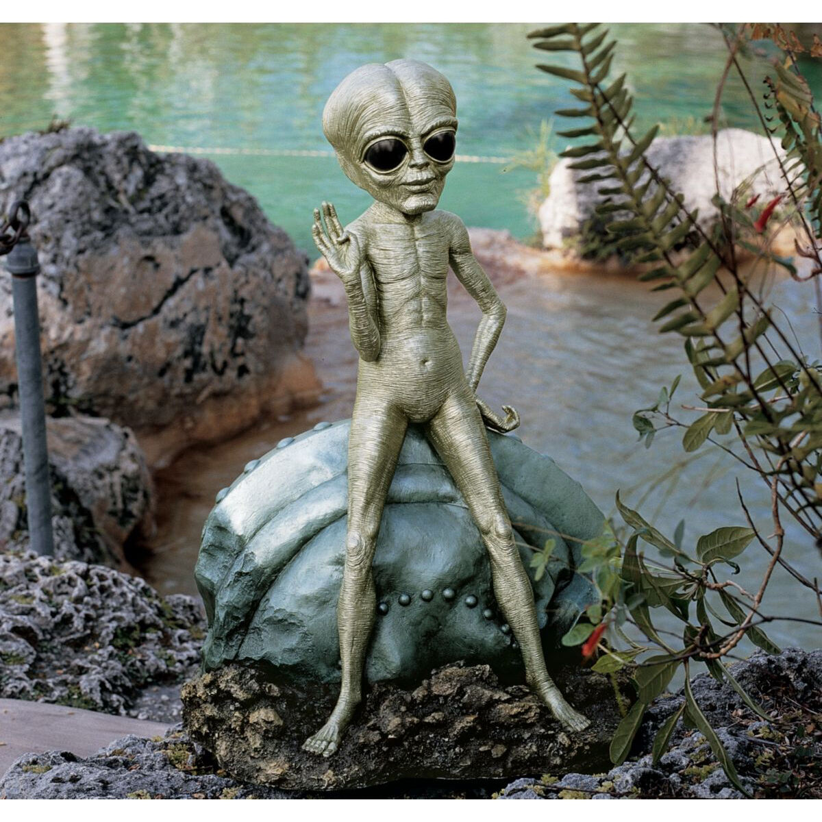 UFO Extra-Terrestrial Flying Saucer Crashed Spacecraft Standing Alien Sculpture