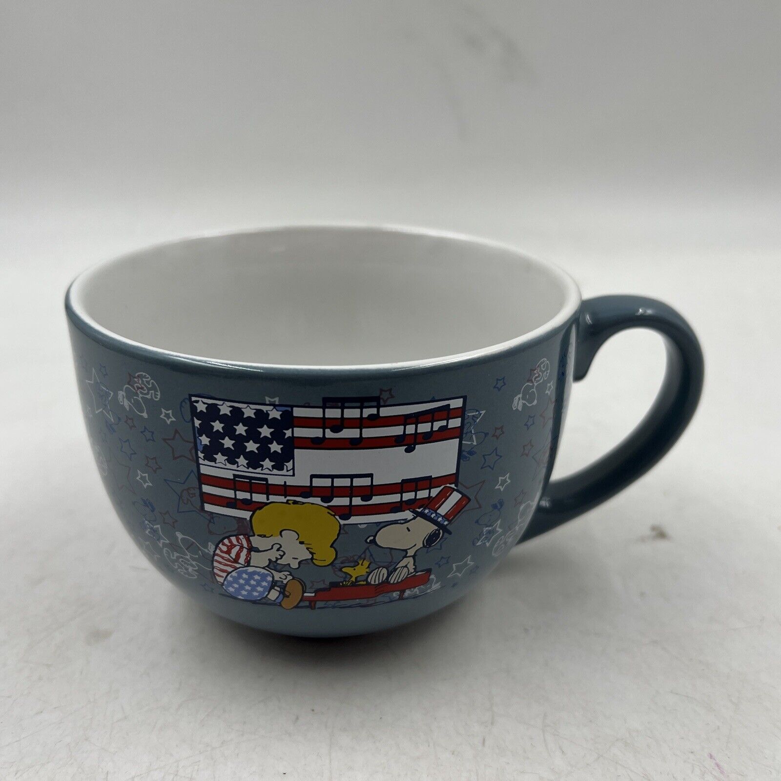 Peanuts Ceramic 20oz Linus and Snoopy Patriotic Mug AA02B41013