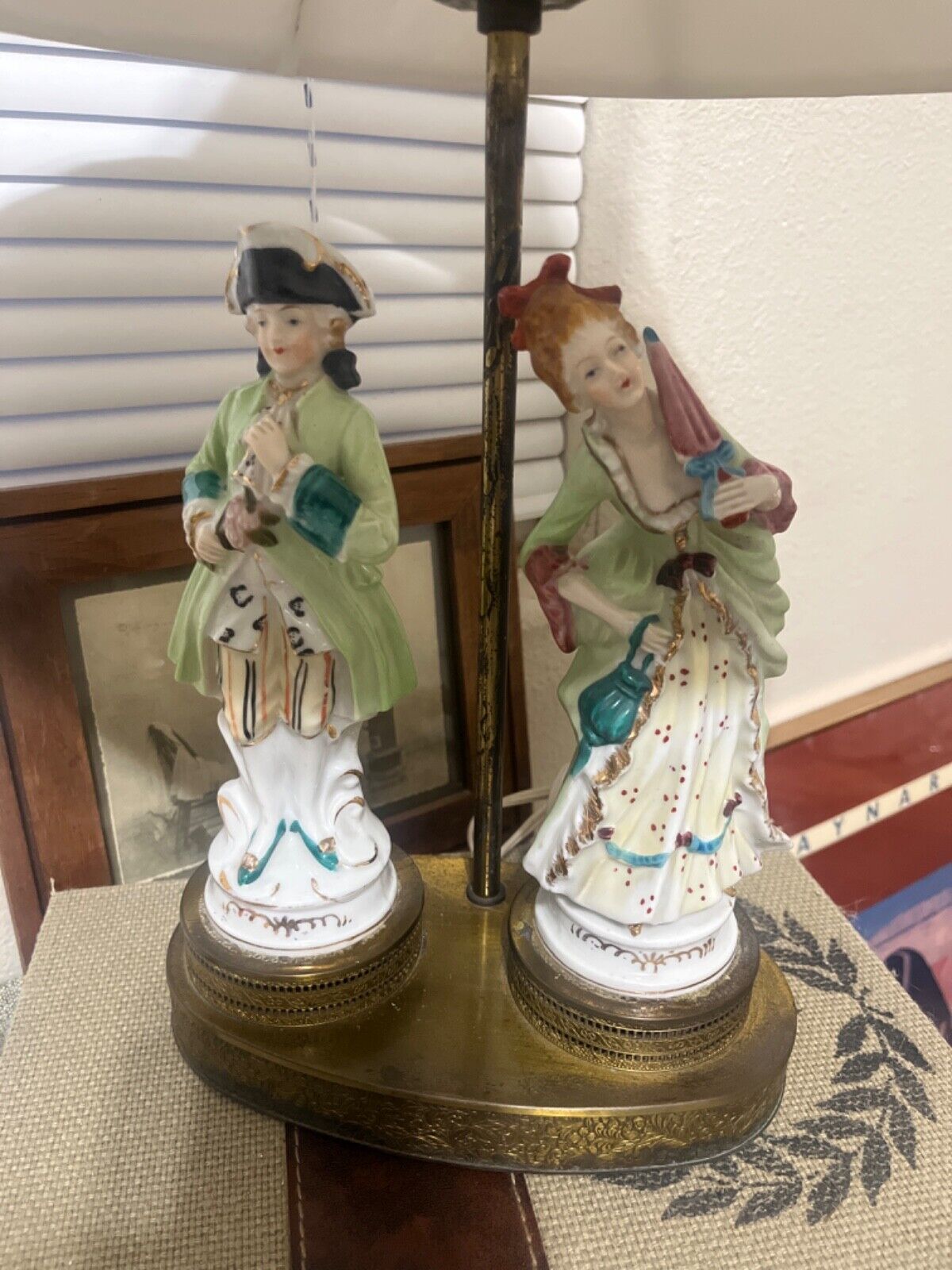 victorian couple lamp