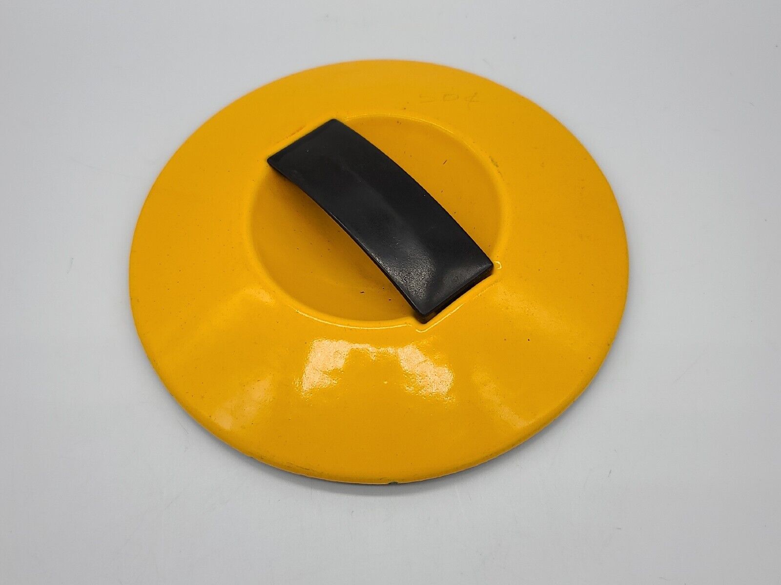Vintage Le Creuset # 16 Yellow Pot Lid Only Vibrant  Color. No Dishwasher 6.5\