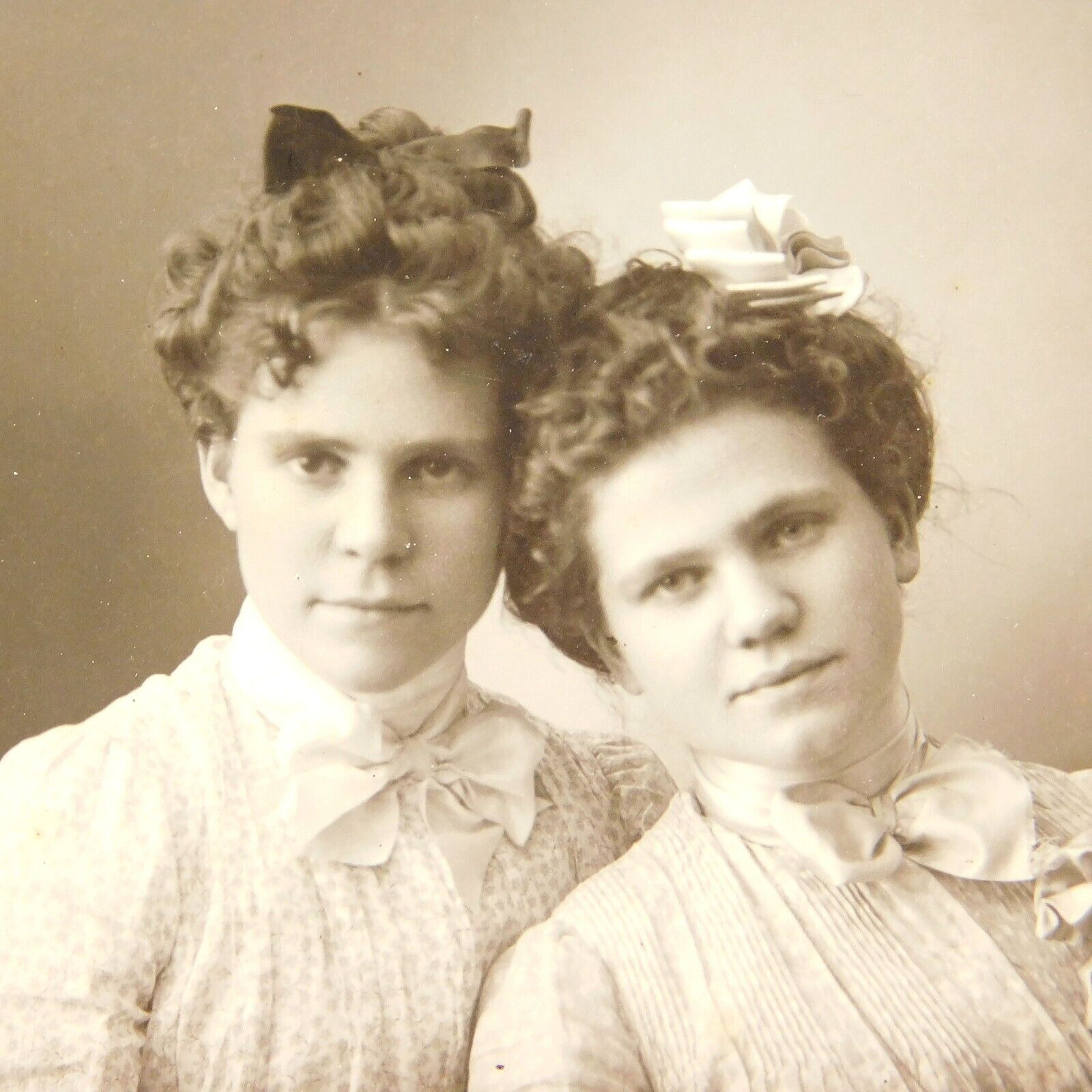 Antique Cabinet Card Two Women Sisters by Thompson, Ilion NY c.1800s