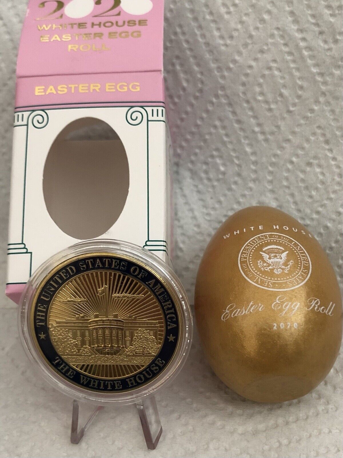 TRUMP 2020 GOLD EASTER EGG + WHITE HOUSE CHALLENGE COIN PRESIDENT REPUBLICAN GOP