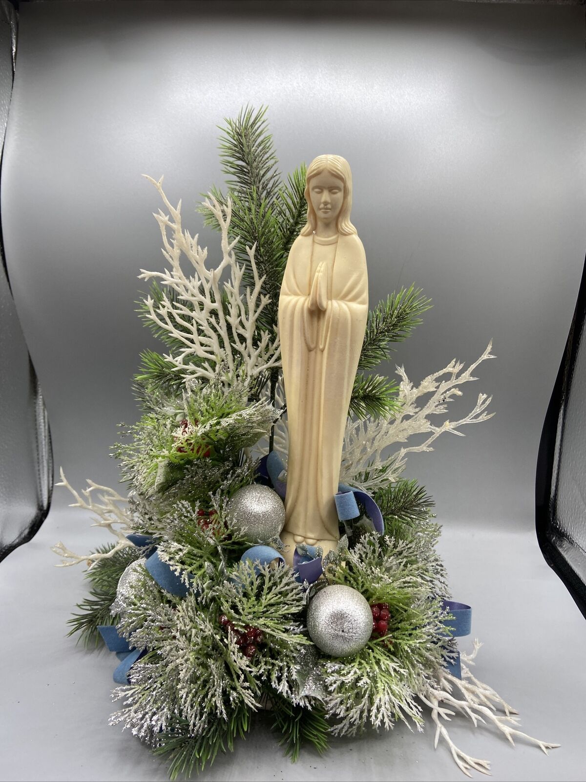 Vtg Virgin Mary Praying Woman Centerpiece Resin Blue Silver 14” Christmas C18