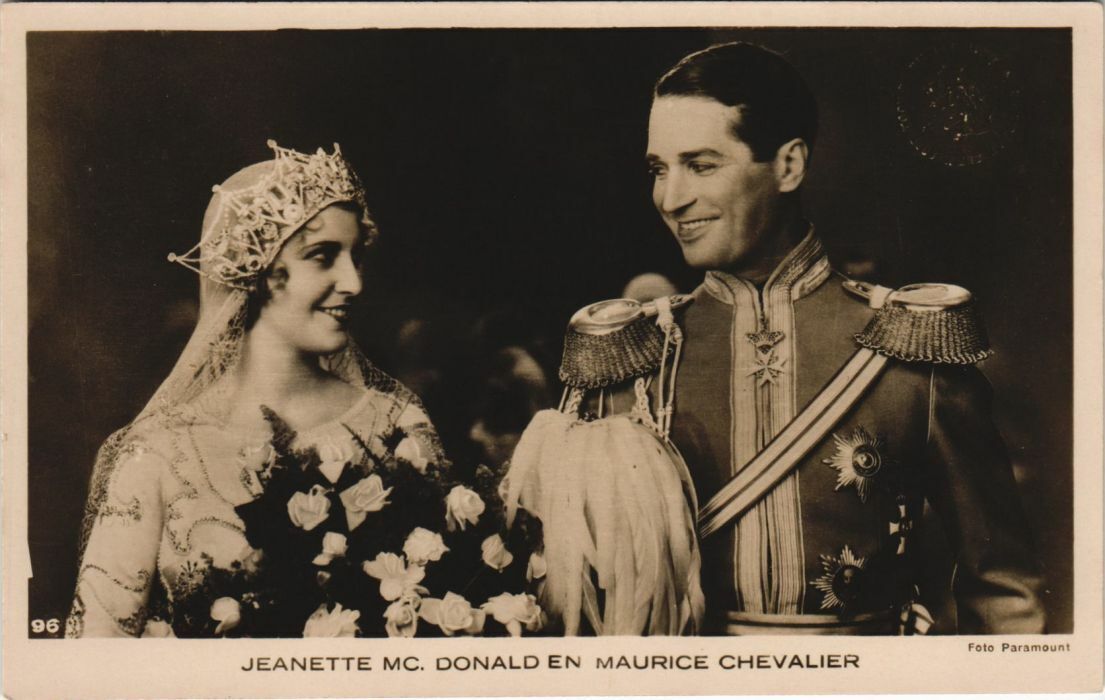 CPA Jeanette McDonald in Maurice Chevalier FILM STAR (1072377)