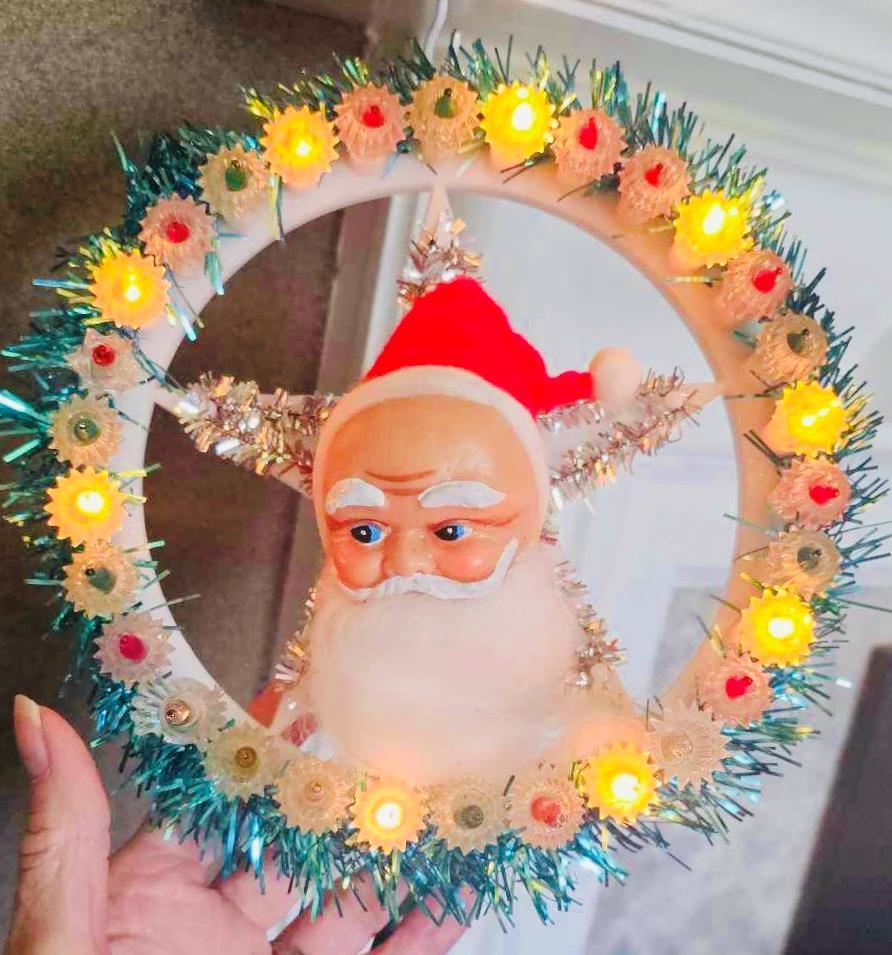 Vintage Lighted Flashing Santa Wreath 7\