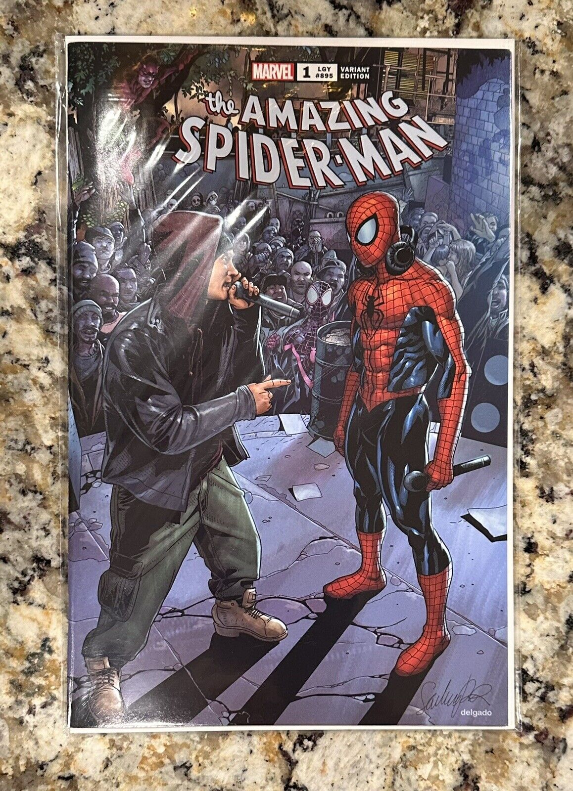EMINEM X SPIDERMAN The Amazing Spider-Man #1 Variant In Hand 8-mile Cover
