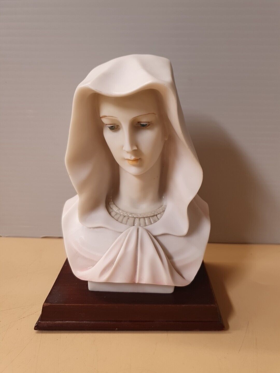 Vintage Veiled Madonna Virgin Mary Bust Sculpture 1986 Alabaster Composite 7” 