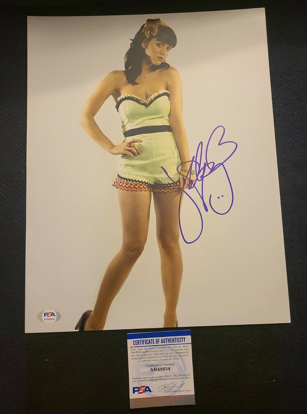 KATY PERRY SIGNED 11X14 PHOTO PSA/DNA CALIFORNIA DREAMS SEXY AUTHENTIC #AH48634
