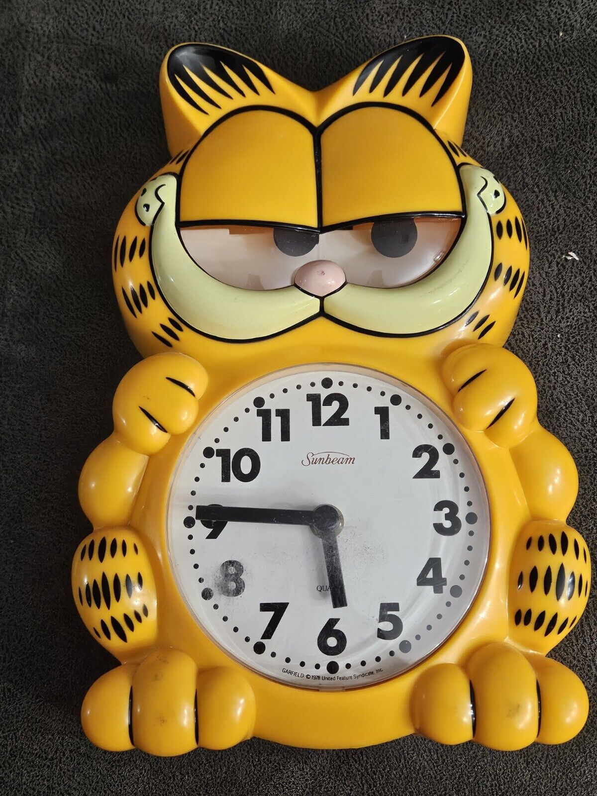 Vintage 1978 1981 Garfield The Cat Sunbeam wall clock. NOT WORKING Missing Tail 