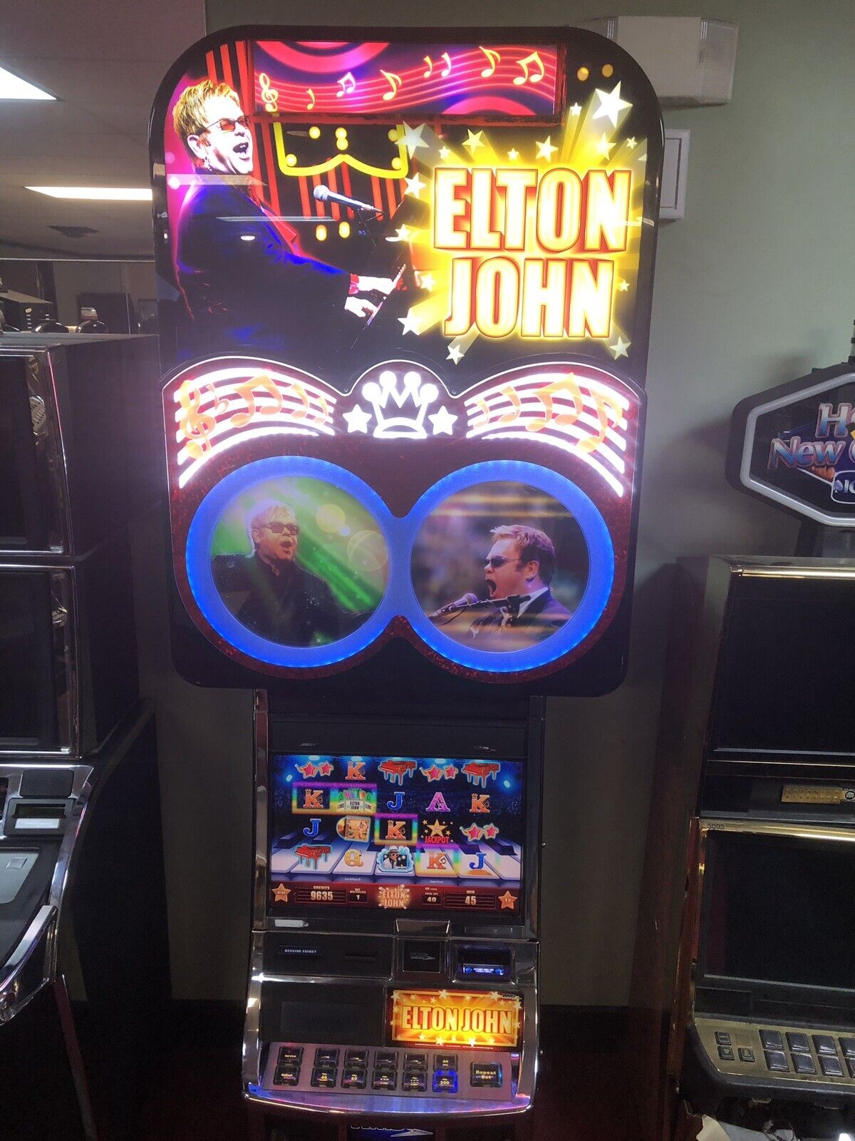 WMS BB3 STAND ALONE ELTON JOHN WORKING SLOT MACHINE. THIS IS A HARD TO FIND ONE.