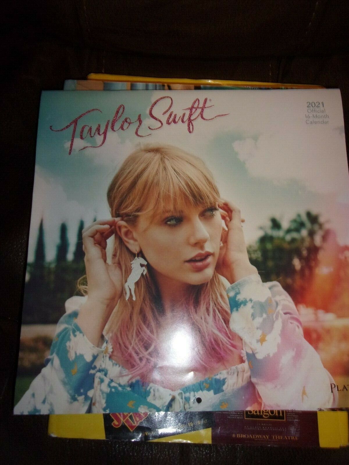 TAYLOR SWIFT - 16 MONTH CALENDAR - 2021 - Used