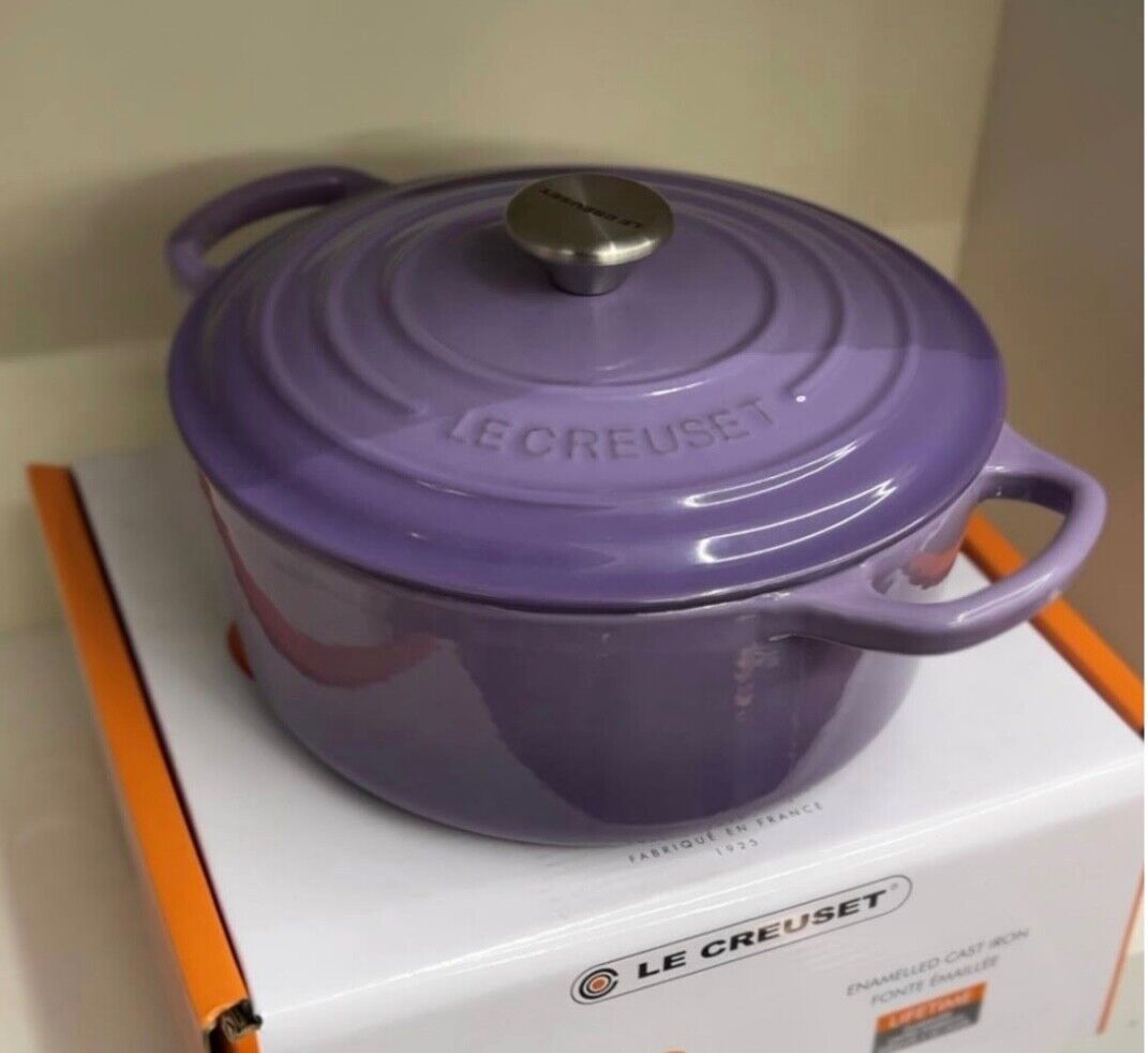 Le Creuset 4.2 liter/24cm round cast iron Dutch oven  purple