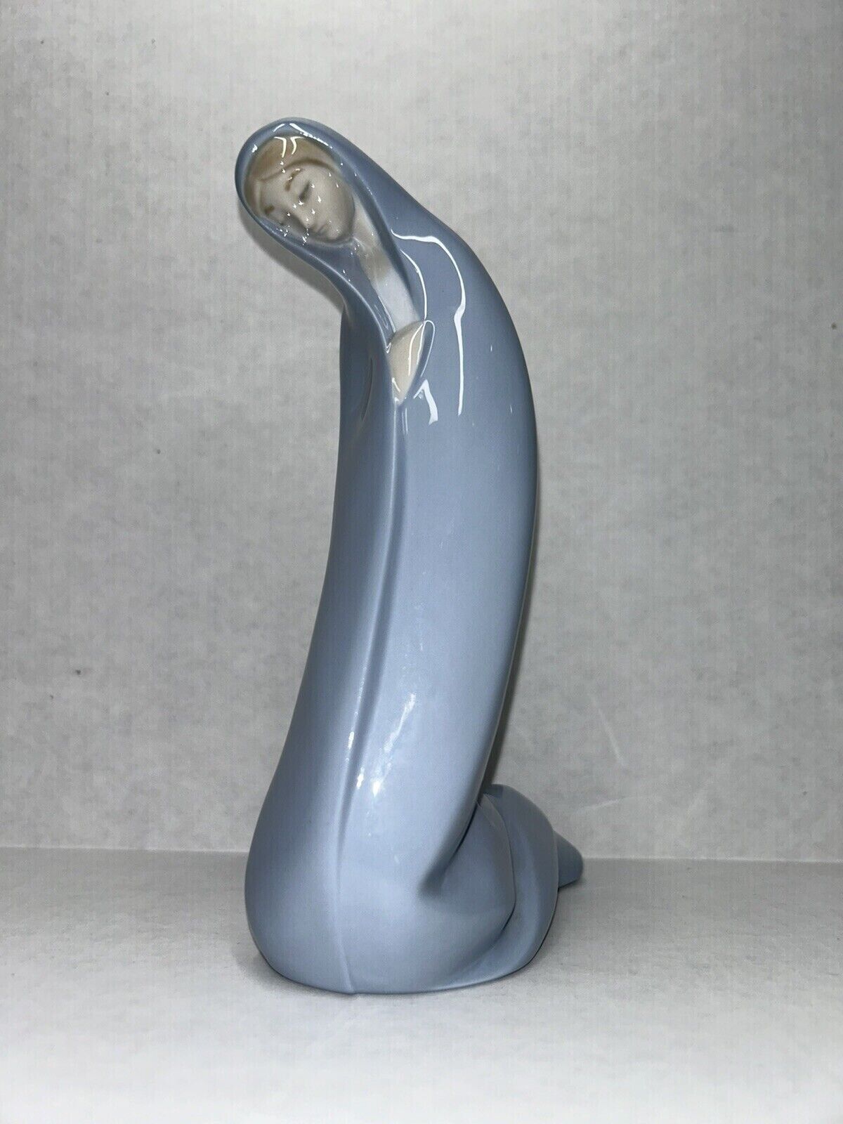 LLADRO PORCELAIN VIRGIN MARY MADONNA FIGURINE NATIVITY. Excellent In Box