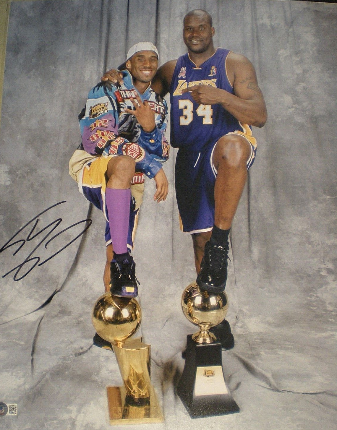 SIGNED PHOTO SHAQUILLE O' NEAL W/ KOBE BRYANT DECEASED- LEGENDARY LAKERS-BAS