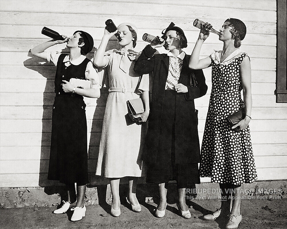 Vintage 1925 Photo 4 Girls Drinking Beer - Prohibition Era Roaring 20s Flappers