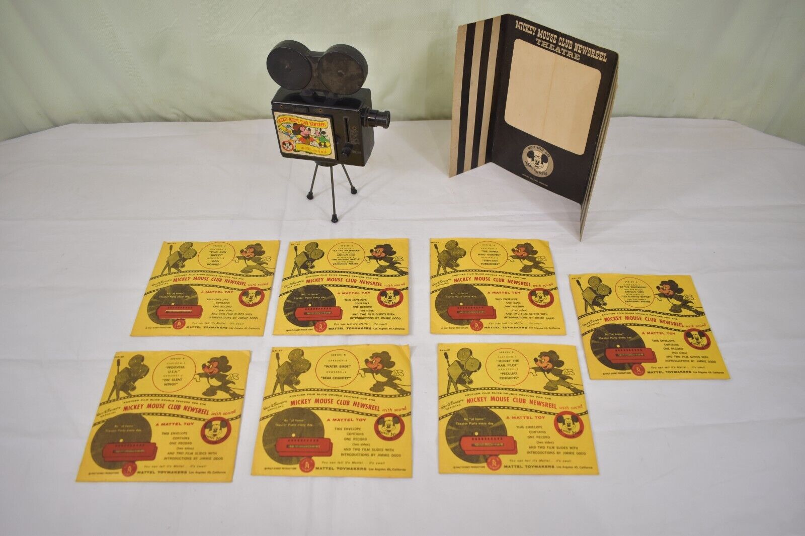 VINTAGE MATTEL MICKEY MOUSE CLUB NEWSREEL PROJECTOR 7 RECORDS 13 SLIDES