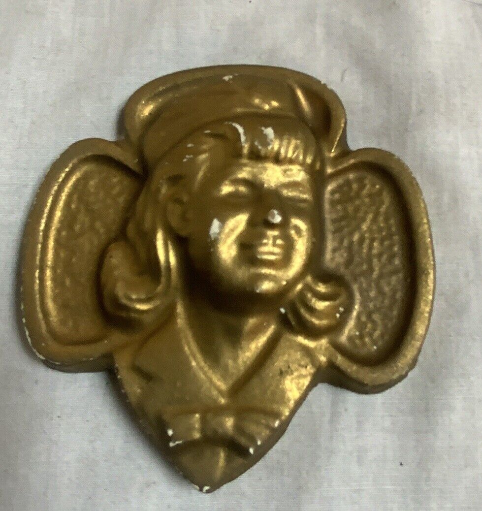 Vintage Girl Scout Gold Trefoil Chalkware Wall Hanging