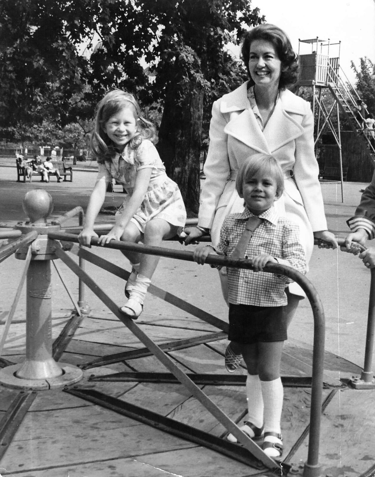 1976 Press Photo Actress Janette Scott + Children London Park Mel Torme custody