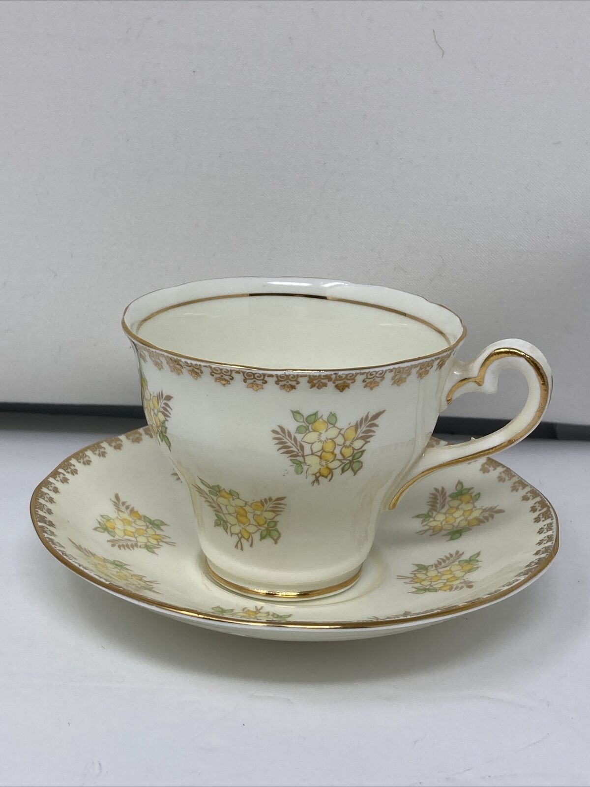 VTG SALISBURY Crown China Tea Cup Saucer ENGLAND Floral Bone China 16296 