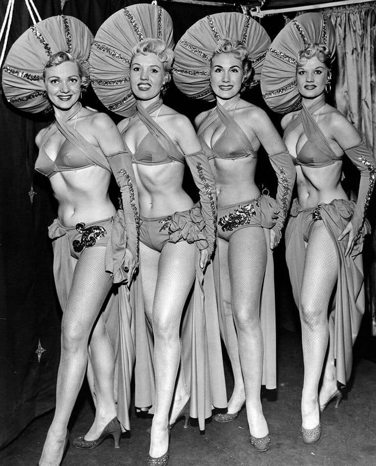 1950s Las Vegas SHOW GIRLS Photo   (219-0 )