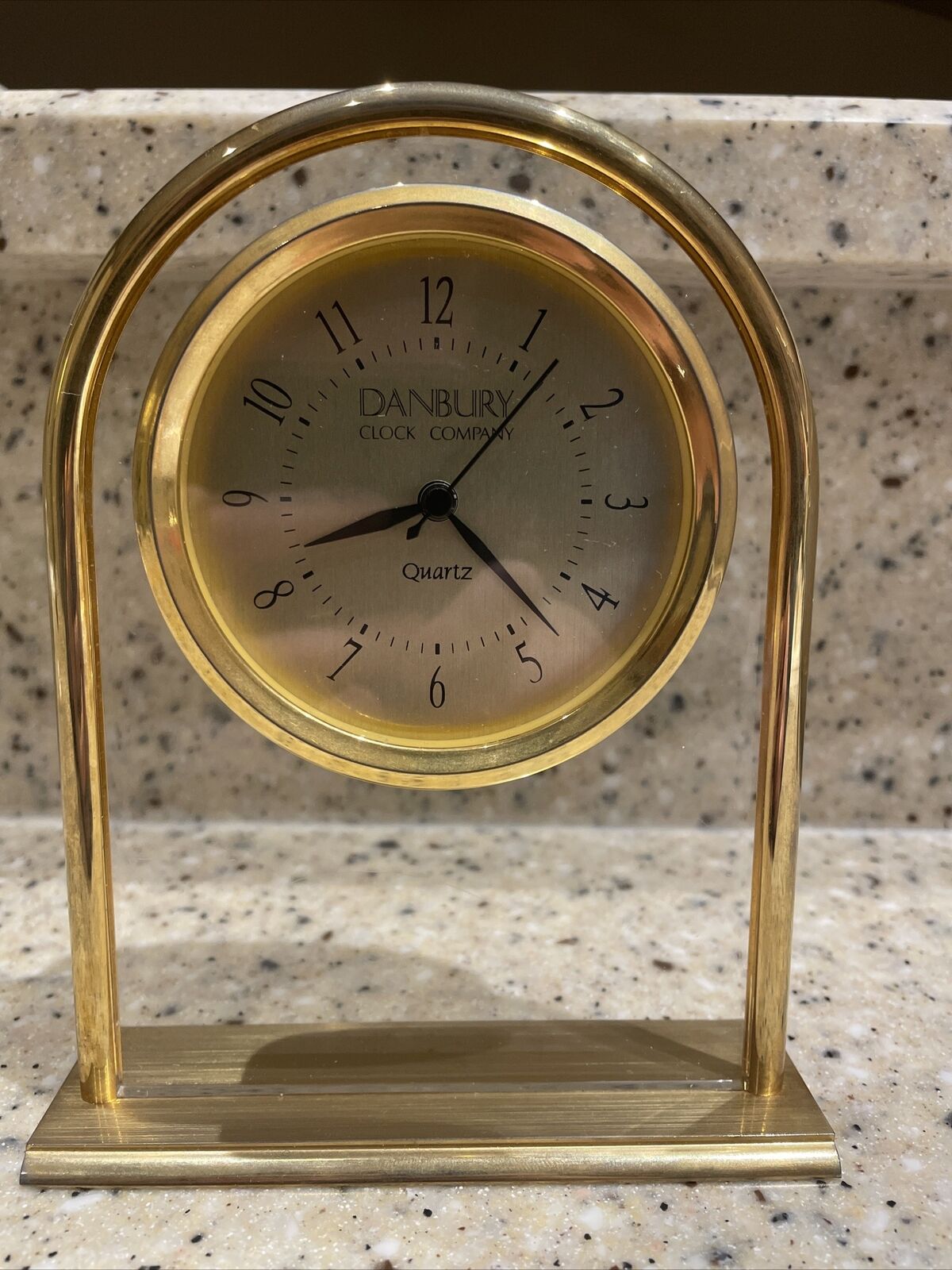 DANBURY CLOCK CO - Quartz - Brass - Glass Desk / Table Clock