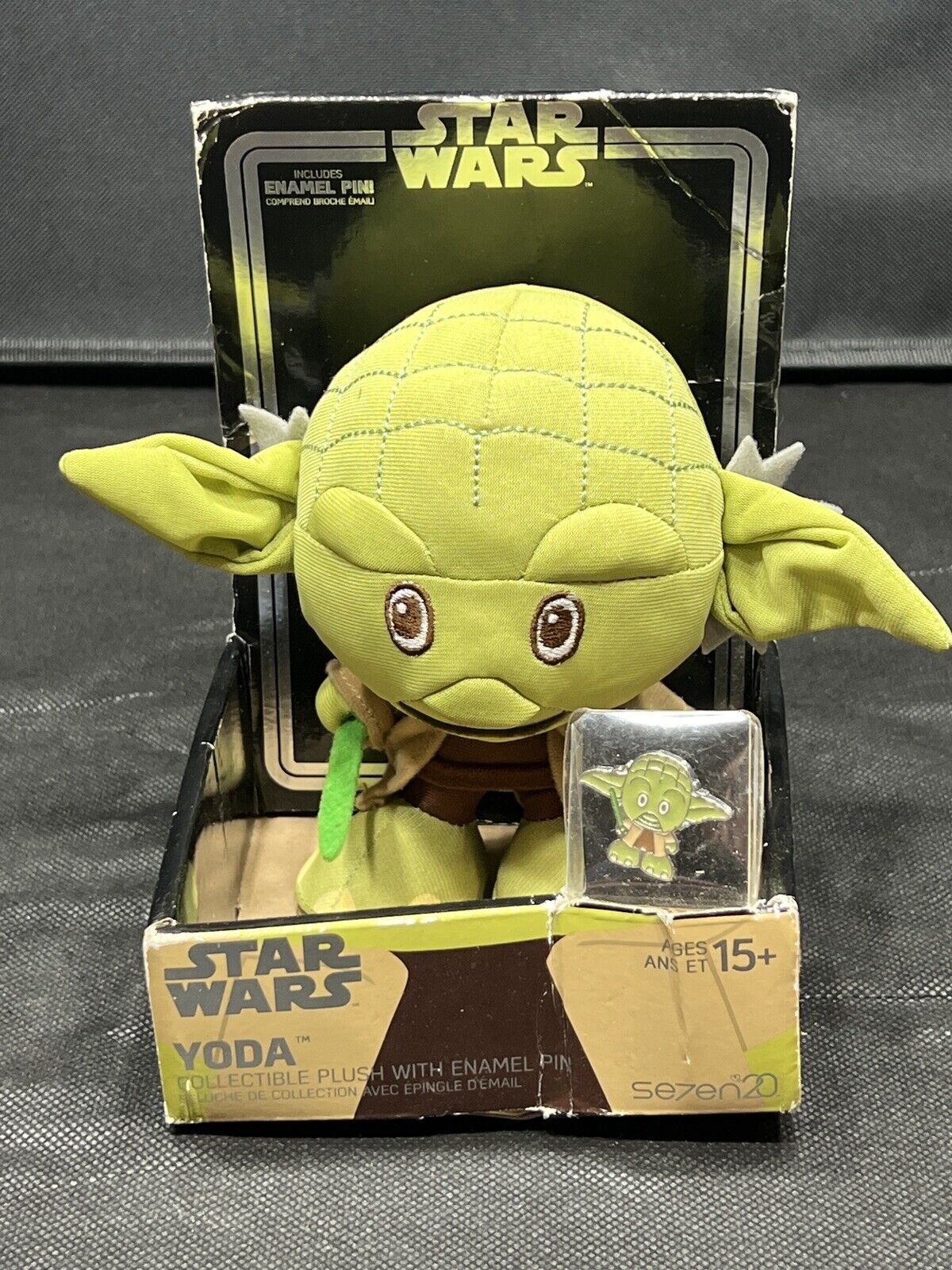 Se7en20 Star Wars Yoda Collectible Plush w/Enamel Pin
