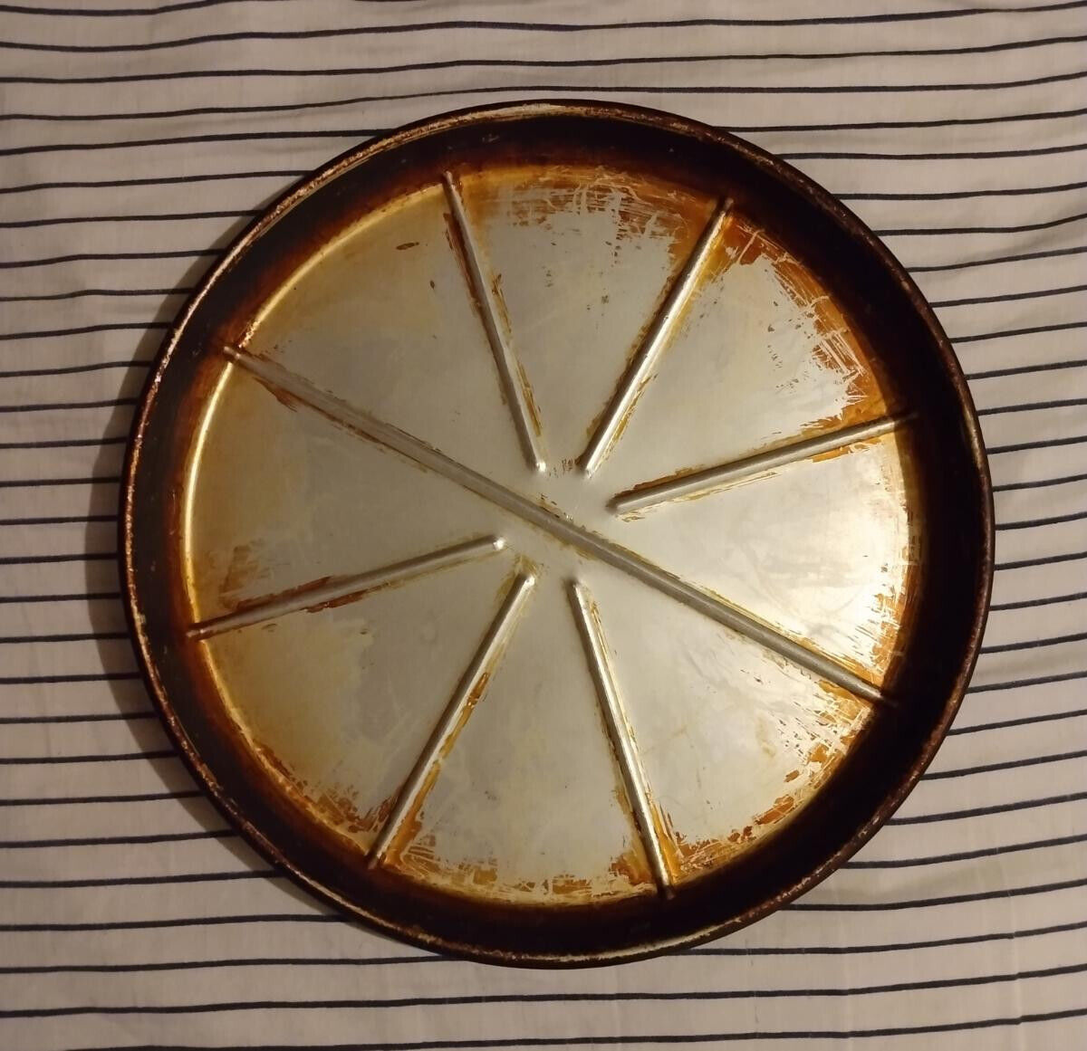 Original Pizza Hut 14” Seasoned Large Pizza Pan - ON SALE