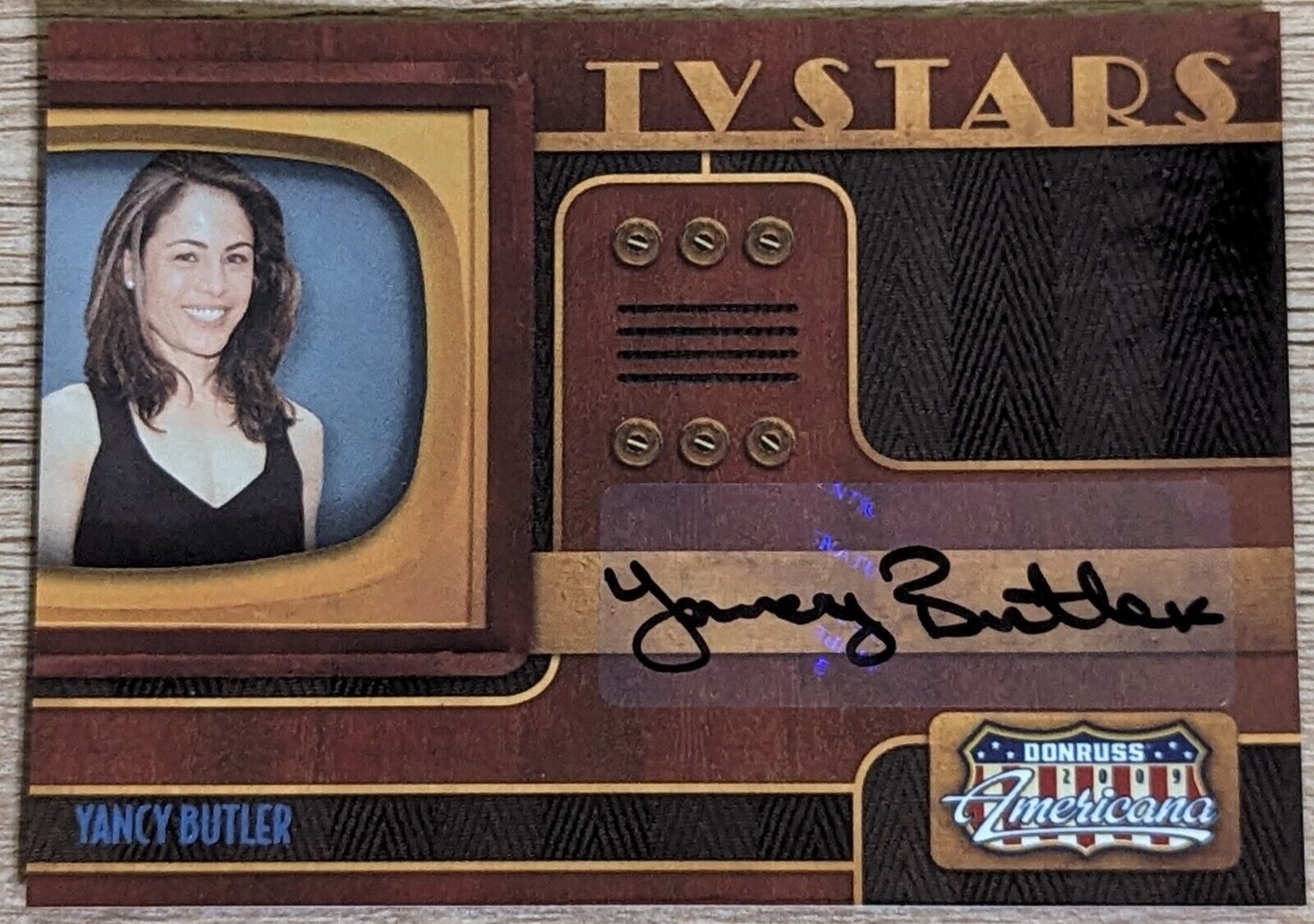 2009 Donruss Americana TV Stars Yancy Butler Autograph Card 05/25