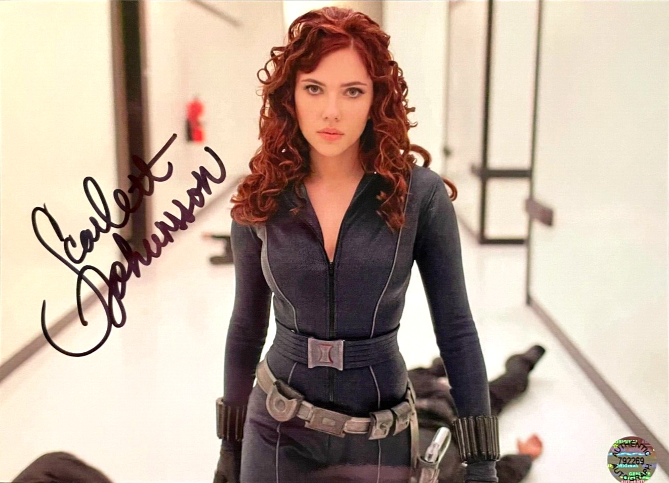 SCARLETT JOHANSSON (Avengers: Black Widow) Signed 7x5\