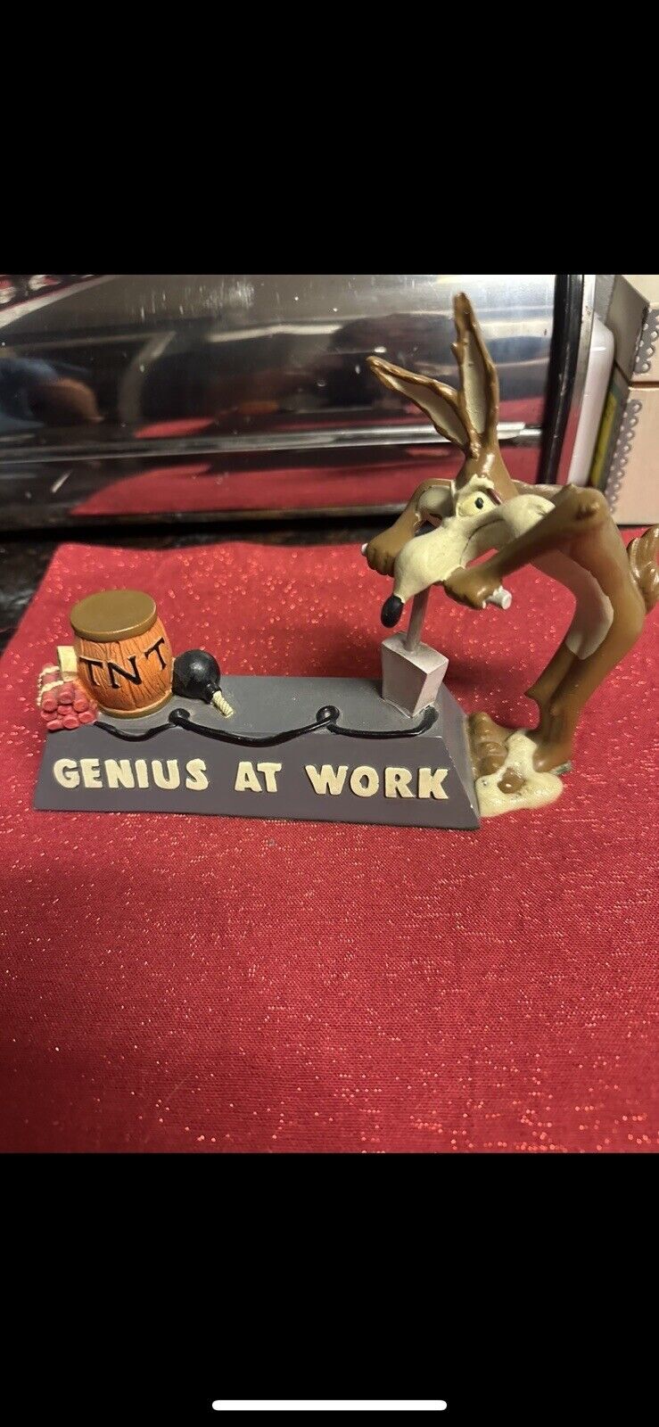 WYLIE COYOTE WITH TNT “GENIUS AT WORK” STATUE VINTAGE  RARE (MINT CONDITION)