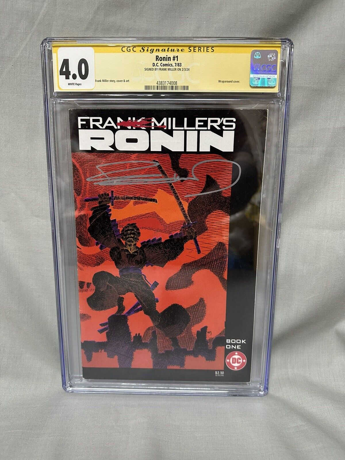 Frank Miller\'s Ronin #1 - CGC 4.0 signed Frank Miller (white pages)