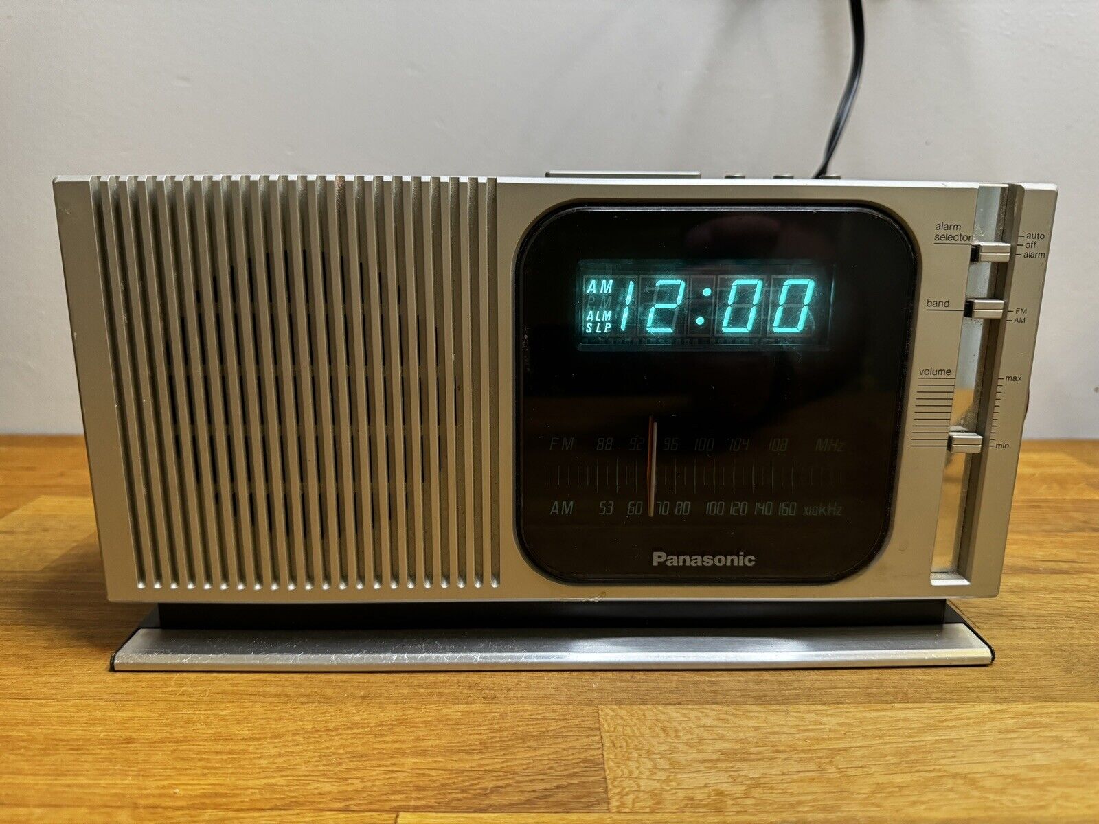 Panasonic Alarm Clock Radio AM/FM model RC-205 Working