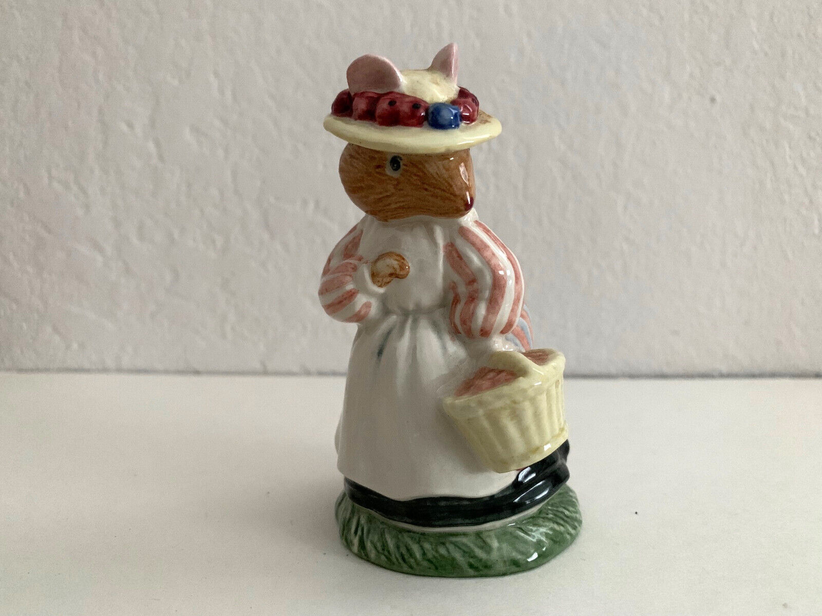Vintage 1980\'s Royal Doulton Bunnykins LADY WOODMOUSE D.BH.5 Made in England