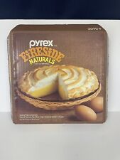 Pyrex Fireside Naturals By Corning 2090-F 9” Pie Plate/Natural Rattan Basket NIB picture