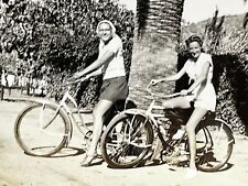 Ui Photograph 2 Beautiful Women Pretty Bikes Bicycle s Palm Trees 1940-50s picture
