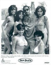 1995 Press Photo Rapper Coolio With Lovely Ladies Phat Beach picture