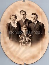 VINTAGE ANTIQUE FAMILY PORTRAIT PHOTO 1920S 1930S OVAL BOKEH STUDIO NICE SHOT picture