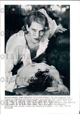 1994 Wire Photo Actor Tom Cruise in Interview with the Vampire picture