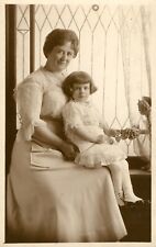 POSTCARD ANTIQUE c1914 RPPC Real Photo MOTHER and DAUGHTER on her lap picture