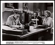 Peggie Castle + Peter Graves in Beginning of the End (1957) ORIGINAL PHOTO M 62 picture