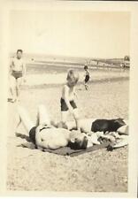 SMALL FOUND PHOTO Black And White Snapshot A DAY AT THE BEACH Original 210 53 Q picture