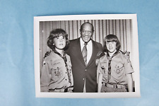 ORIGINAL 1973 JESSE OWENS WITH BOY SCOUTS 8 X 10 BLACK & WHITE PHOTOGRAPH picture