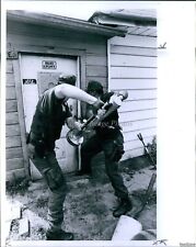1991 Atf Agents Ram Sw Detroit Home Door For Weapons Sales Police 8X10 Photo picture