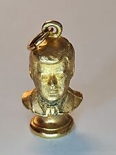VINTAGE US PRESIDENT J F KENNEDY GOLD TONE BUST PENDANT CHARM picture