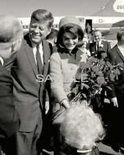 PRESIDENT KENNEDY & JACKIE ARRIVE AT LOVE FIELD Nov 22, 1963 PHOTO  (159-v) picture