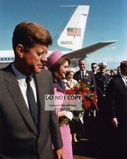 PRESIDENT JOHN F. KENNEDY ARRIVES AT LOVE FIELD 112263 - 8X10 PHOTO (AA-259) picture