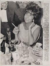 HOLLYWOOD BEAUTY ELIZABETH TAYLOR CANDID STUNNING PORTRAIT 1961 ORIG Photo C33 picture