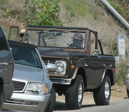 Jeremy Piven leaves Malibu Beach in his topless brown Ford Bronco 