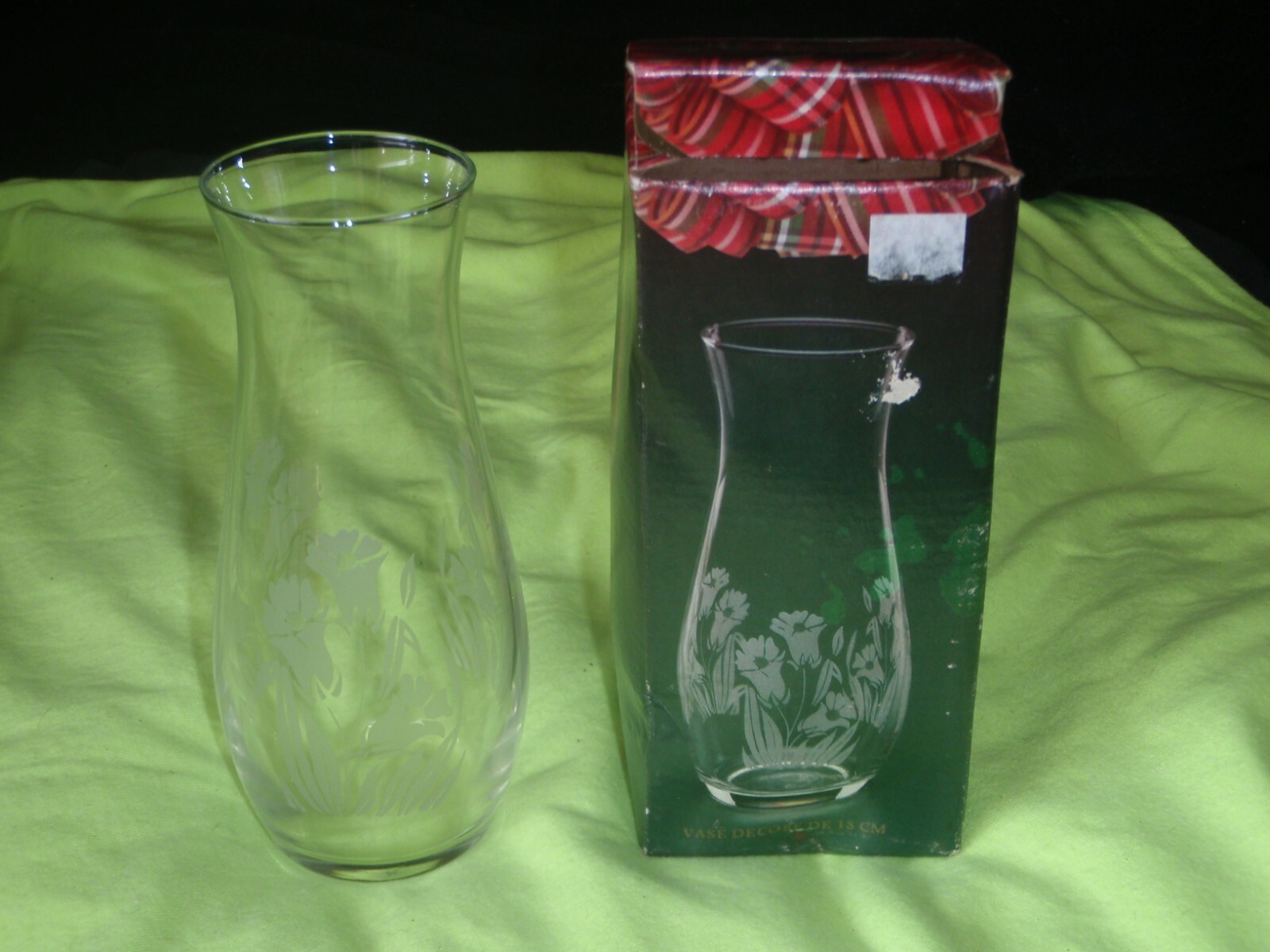 1988 VINTAGE 7" GLASS VASE ETCHED FLOWERS-MADE IN TURKEY FOR ACTION INT'L