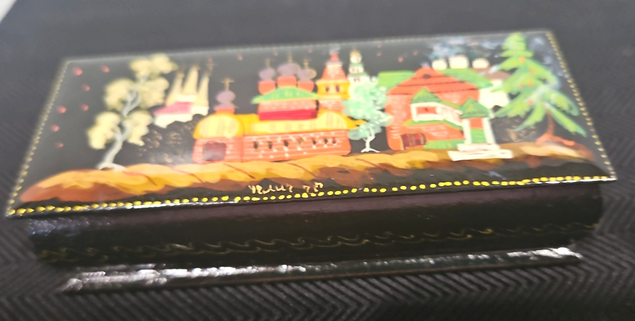 Vintage Russian Hand Painted Black Lacquer Wood Box Artist Signed 4 x 1.5 "